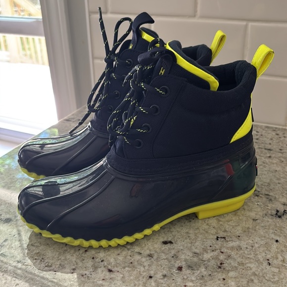 Tommy Hilfiger women’s duck boots - Picture 2 of 7